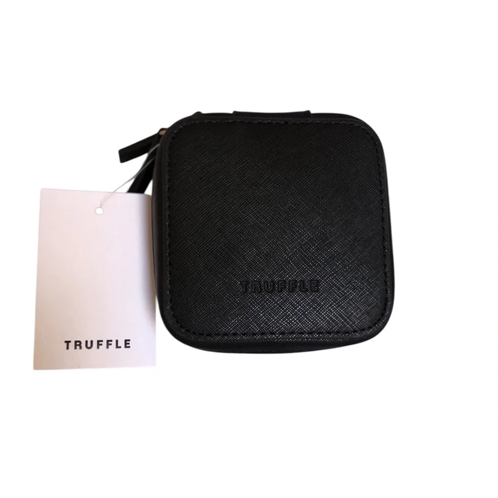 Truffle Black Leather Privacy Travel Jewelry Case New with Tag